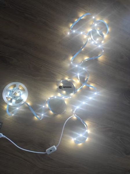 Світлодіодна LED стрічка з датчиком руху USB самоклеюча, холодне біле світло для кухні, шафи, сходів  5 м (LED-005M) фото