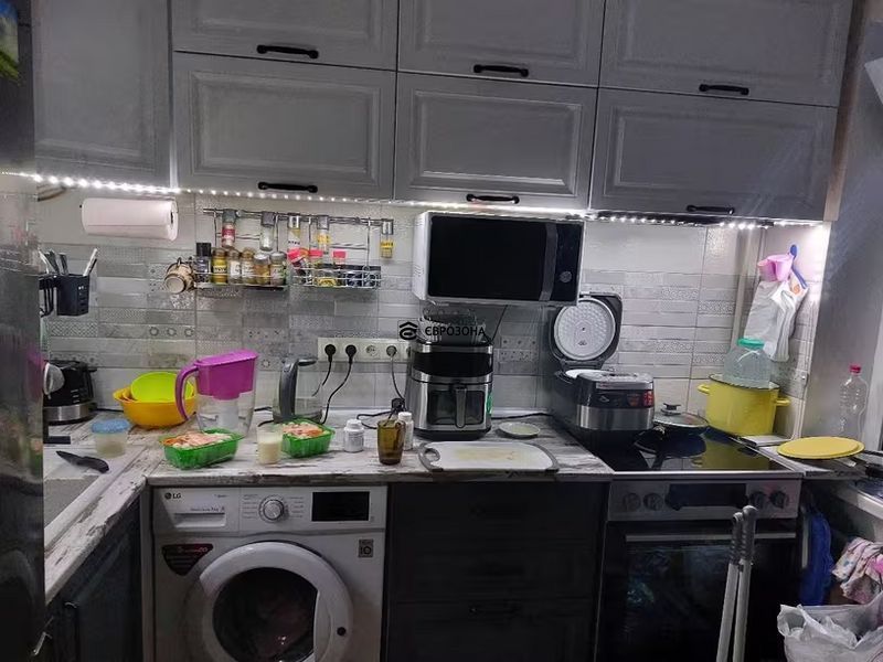 Світлодіодна LED стрічка з датчиком руху USB самоклеюча, холодне біле світло для кухні, шафи, сходів 10 м (LED-010M) фото