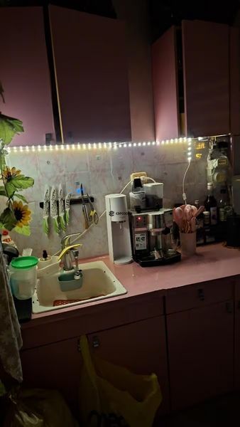 Світлодіодна LED стрічка з датчиком руху USB самоклеюча, тепле біле світло для кухні, шафи, сходів 5 м (LEDH-005M) фото