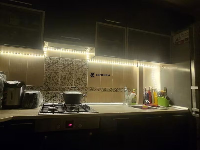 Світлодіодна LED стрічка з датчиком руху USB самоклеюча, тепле біле світло для кухні, шафи, сходів 5 м (LEDH-005M) фото